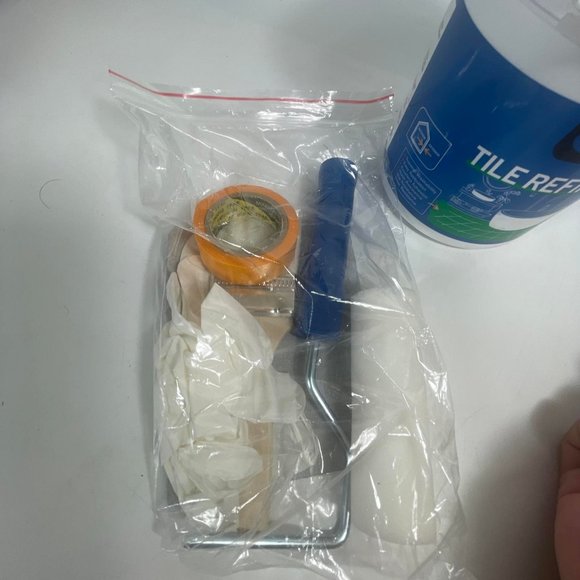 Duril Tile Refinishing Water Based Paint Low Odor &nVOC 1Kg 2 Coats 40-50 Sq. ft - Picture 5 of 8